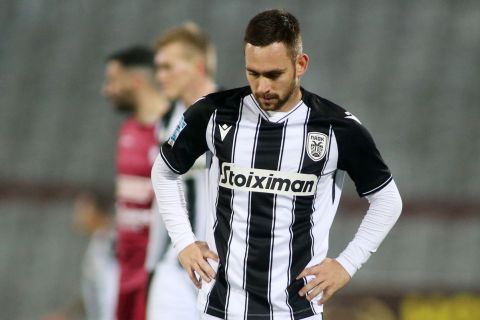 Ο Άντριγια Ζίβκοβιτς απογοητευμένος στο ΑΕΛ - ΠΑΟΚ για το Κύπελλο Ελλάδας.