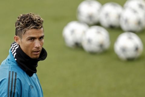 Real Madrid's Cristiano Ronaldo works out with teammates during a training session at the team's Valdebebas training ground in Madrid, Monday, April 30, 2018. Real Madrid will play a Champions League semi final second leg soccer match with Bayern Munich on Tuesday, May 1. (AP Photo/Francisco Seco)