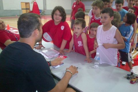Ο Γλυνιαδάκης στο 2o Olympiacos Summer Basketball Camp 