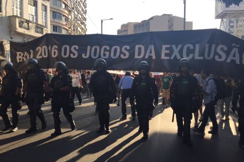 Ξύλο, προσαγωγές και δακρυγόνα πριν την τελετή έναρξης στο Ρίο