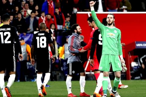 Manchester United goalkeeper David de Gea, right, gestures to the supporters at the end of the Champions League round of sixteen first leg soccer match between Sevilla FC and Manchester United at the Ramon Sanchez Pizjuan stadium in Seville, Spain, Wednesday, Feb. 21, 2018. (AP Photo/Miguel Morenatti)