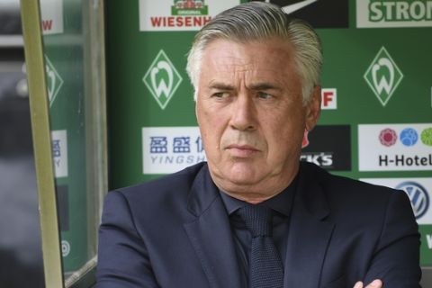 Bayern's coach Carlo Ancelotti watches the German first division Bundesliga soccer match between Werder Bremen and Bayern Munich in Bremen, Germany, Saturday, Aug. 26, 2017. (Carmen Jaspersen/dpa via AP) via AP)