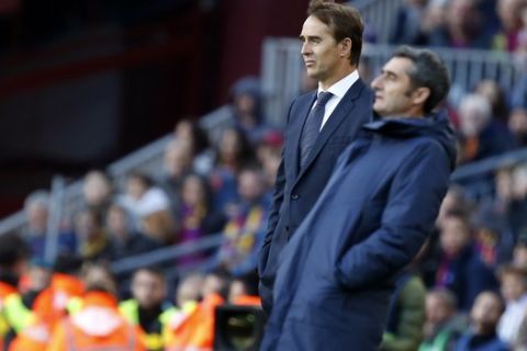 Real coach Julen Lopetegui, left, and Barcelona coach Ernesto Valverde react during the Spanish La Liga soccer match between FC Barcelona and Real Madrid at the Camp Nou stadium in Barcelona, Spain, Sunday, Oct. 28, 2018. (AP Photo/Joan Monfort)