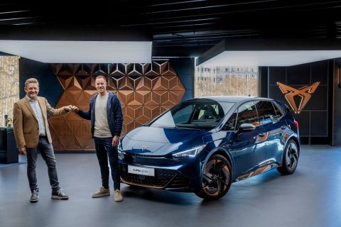 Ο Μαρκ Τερ Στέγκεν πλέον θα βολτάρει με ηλεκτρικό Cupra: Δες την ισχύ και τις επιδόσεις του νέου αυτοκινήτου του