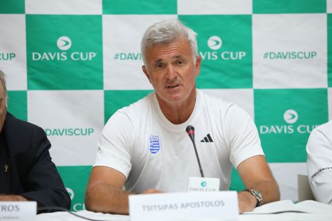 Ο Απόστολος Τσιτσιπάς στη συνέντευξη Τύπου του Davis Cup