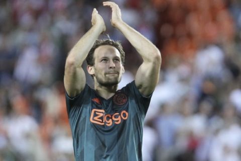 Ajax's Daley Blind celebrates his team victory after the Champions League group H soccer match between Valencia and Ajax, at the Mestalla stadium in Valencia, Wednesday, Oct.2, 2019. (AP Photo/Alberto Saiz)