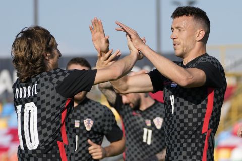 Οι Μόντριτς, Πέρισιτς πανηγυρίζουν το γκολ της Κροατίας στο φιλικό με την Αρμενία | 1 Ιουνίου 2021