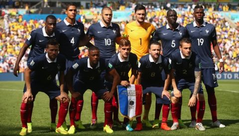 RIO DE JANEIRO, BRAZIL - JULY 04:  France players pose for a team photo prior to the 2014 FIFA World Cup Brazil Quarter Final match between France and Germany at Maracana on July 4, 2014 in Rio de Janeiro, Brazil.  (Photo by Julian Finney/Getty Images)