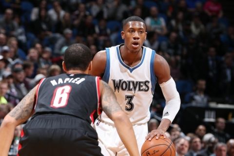 MINNEAPOLIS, MN - JANUARY 1:  Kris Dunn #3 of the Minnesota Timberwolves handles the ball during a game against the Portland Trail Blazers on January 1, 2017 at the Target Center in Minneapolis, Minnesota. NOTE TO USER: User expressly acknowledges and agrees that, by downloading and/or using this photograph, user is consenting to the terms and conditions of the Getty Images License Agreement. Mandatory Copyright Notice: Copyright 2017 NBAE (Photo by David Sherman/NBAE via Getty Images)