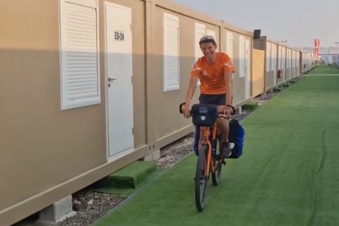 Ολλανδός οπαδός φτάνει στο Κατάρ για το Μουντιάλ με το ποδήλατο