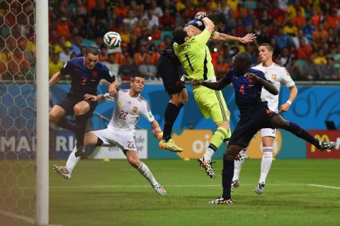 SALVADOR, BRAZIL - JUNE 13:  Stefan de Vrij of the Netherlands deflects the ball in for the teams third goal as Iker Casillas of Spain and Robin van Persie of the Netherlands collide in the air during the 2014 FIFA World Cup Brazil Group B match between Spain and Netherlands at Arena Fonte Nova on June 13, 2014 in Salvador, Brazil.  (Photo by David Ramos/Getty Images)