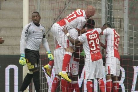 20140725 - LIEGE, BELGIUM: Standard's players celebrate after scoring during the Jupiler Pro League match between Standard de Liege and RSC Charleroi, in Liege, Friday 25 July 2014, on day 1 of the Belgian soccer championship. BELGA PHOTO JASPER JACOBS