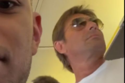 Ο Αντόνιο Κόντε σε πτήση της Ryanair