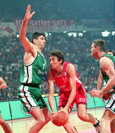 Φασούλας εναντίον Βράνκοβιτς το 1995, υπό το βλέμμα του "πράσινου" Ζάρκο Πάσπαλι
