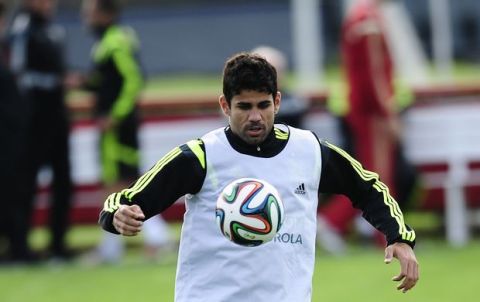 Diego Costa controls the ball during a training session of the Spanish national team at the Atletico Paranaense training center in Curitiba, Brazil, Monday, June 9, 2014. Spain will play in group B of the Brazil 2014 World Cup. (AP Photo/Manu Fernandez)