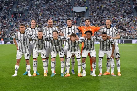TURIN, ITALY - MAY 16: Juventus team line up prior to the Serie A match between Juventus and SS Lazio at Allianz Stadium on May 16, 2022 in Turin, Italy. (Photo by Daniele Badolato - Juventus FC/Juventus FC via Getty Images )