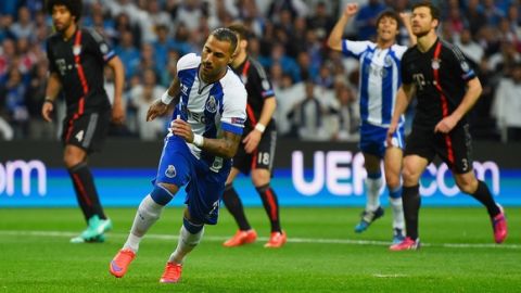 PORTO, PORTUGAL - APRIL 15:  Ricardo Quaresma of FC Porto turns to celebrate as he scores their first goal from the penalty spot during the UEFA Champions League Quarter Final first leg match between FC Porto and FC Bayern Muenchen at Estadio do Dragao on April 15, 2015 in Porto, Portugal.  (Photo by Mike Hewitt/Getty Images)