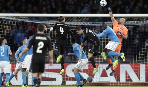 Napoli goalkeeper Pepe Reina, right, punches the ball away during the Champions League round of 16, second leg, soccer match between Napoli and Real Madrid at the San Paolo stadium in Naples, Italy, Tuesday March 7, 2017. (AP Photo/Andrew Medichini)