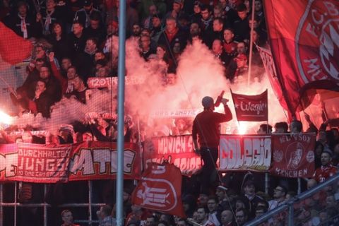 Μπάγερν: Σήκωσαν πανό κατά του ιδιοκτήτη της Χόφενχαϊμ, διακοπή στο 0-6