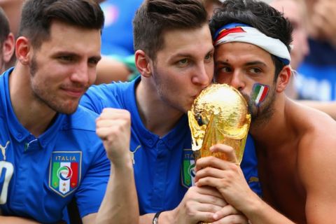 NATAL, BRAZIL - JUNE 24:  Italy fans kiss a replica of the World Cup trophy prior to the 2014 FIFA World Cup Brazil Group D match between Italy and Uruguay at Estadio das Dunas on June 24, 2014 in Natal, Brazil.  (Photo by Jamie Squire/Getty Images)