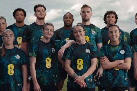 Παίκτες και παίκτριες στην καμπάνια της Hope United για την καταπολέμηση του σεξισμού