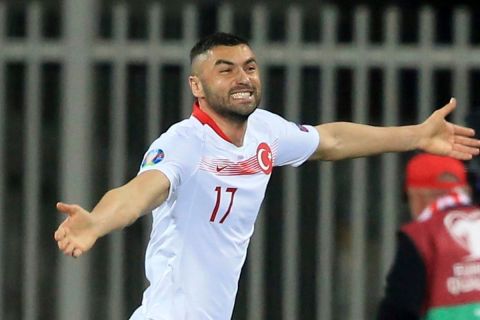 Ο Μπουράκ Γιλμάζ της Τουρκίας πανηγυρίζει γκολ που σημείωσε κόντρα στην Αλβανία για τη φάση των προκριματικών ομίλων του Euro 2020 στο "Λόρο Μπορίτσι", Σκόδρα | Παρασκευή 22 Μαρτίου 2019