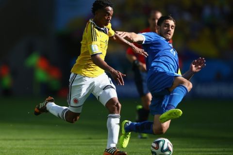 BELO HORIZONTE, BRAZIL - JUNE 14:  Juan Guillermo Cuadrado of Colombia and Andreas Samaris of Greece battle for the ball during the 2014 FIFA World Cup Brazil Group C match between Colombia and Greece at Estadio Mineirao on June 14, 2014 in Belo Horizonte, Brazil.  (Photo by Ian Walton/Getty Images)