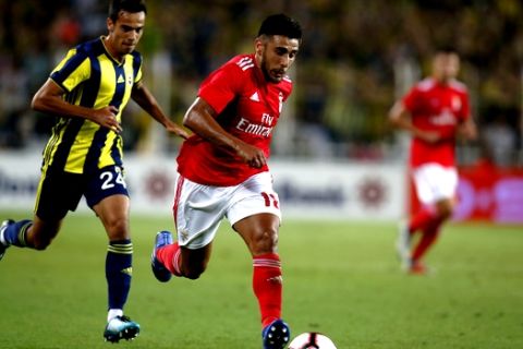 Benfica's Eduardo Salvio runs with the ball chased by Fenerbahce's Baris Alici, left, during the Champions League third qualifying round, second leg, soccer match between Fenerbahce and Benfica at the Sukru Saracoglu stadium in Istanbul, Tuesday, Aug. 14, 2018. (AP Photo/Lefteris Pitarakis)