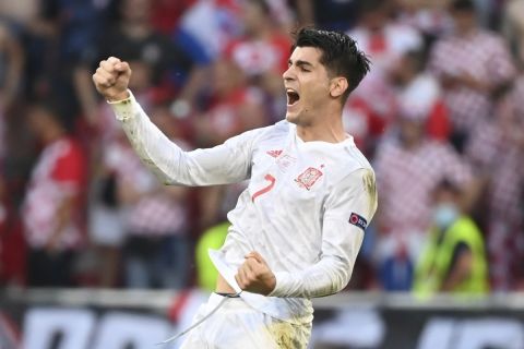 Ο Άλβαρο Μοράτα της Ισπανίας πανηγυρίζει γκολ που σημείωσε κόντρα στην Κροατία για τη φάση των 16 του Euro 2020 στο "Πάρκεν", Κοπεγχάγη | Δευτέρα 28 Ιουνίου 2021