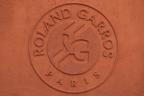 Στην απομόνωση το Roland Garros