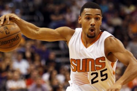 Phoenix Suns guard Phil Pressey in the third quarter during an NBA basketball game against the San Antonio Spurs, Sunday, Feb. 21, 2016, in Phoenix. The Spurs defeated the Suns 118-111. (AP Photo/Rick Scuteri) 