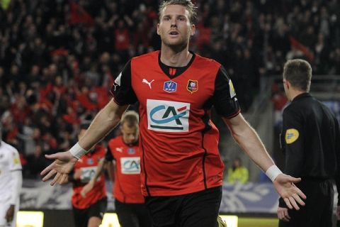 Rennes' Swedish forward Ola Toivonen celebrates after scoring a goal during the French cup semifinal football match between Rennes and Angers on April 15, 2014 at the Route de Lorient stadium in Rennes, western France. AFP PHOTO / JEAN-SEBASTIEN EVRARD