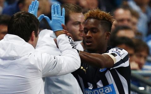 Manchester City v Newcastle United - Capital One Cup Fourth Round...Football - Manchester City v Newcastle United - Capital One Cup Fourth Round - Etihad Stadium - 29/10/14
 Rolando Aarons celebrates with the bench after scoring the first goal for Newcastle
 Mandatory Credit: Action Images / Jason Cairnduff
 Livepic
 EDITORIAL USE ONLY. No use with unauthorized audio, video, data, fixture lists, club/league logos or "live" services. Online in-match use limited to 45 images, no video emulation. No use in betting, games or single club/league/player publications.  Please contact your account representative for further details.