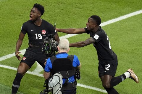 Ο Αλφόνσο Ντέιβις πανηγυρίζει το γκολ που σημείωσε κόντρα στην Κροατία