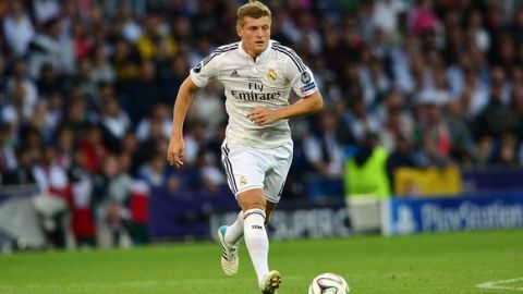 Real Madrids German midfielder Toni Kroos runs with the ball during the UEFA Super Cup football match between Real Madrid and Sevilla at Cardiff City Stadium in Cardiff, south Wales on August 12, 2014. AFP PHOTO / CARL COURT        (Photo credit should read CARL COURT/AFP/Getty Images)