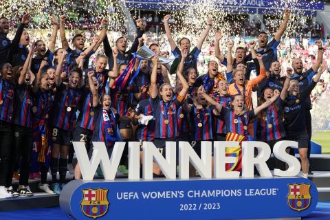 Οι παίκτριες της Μπαρτσελόνα πανηγυρίζουν την κατάκτηση του Champions League γυναικών 2022-2023 στον τελικό κόντρα στη Βόλφσμπουργκ στο "Φίλιπς Στάντιον", Αϊντχόφεν | Σάββατο 3 Ιουνίου 2023