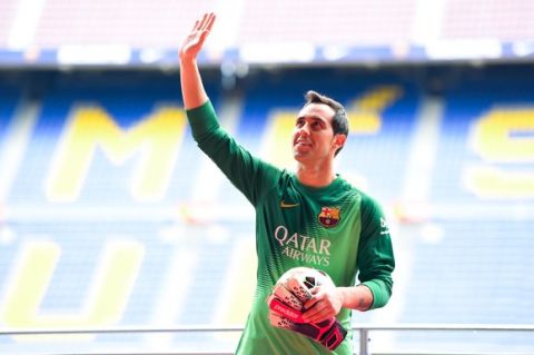 BARCELONA, SPAIN - JULY 07:  Claudio Bravo poses as a new player for FC Barcelona at the Camp Nou Stadium on July 7, 2014 in Barcelona, Spain.  (Photo by David Ramos/Getty Images)