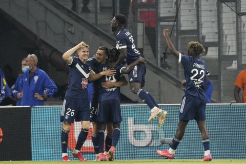 Οι παίκτες της Μπορντό πανηγυρίζουν γκολ στη Ligue 1