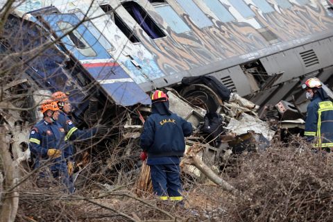 Σύγκρουση τρένων στα Τέμπη: Αντιφάσεις από τον Σταθμάρχη στην κατάθεσή του