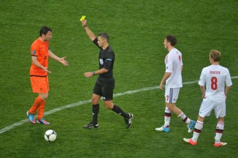 Slovenian referee Damir Skomina gives a yellow card to Dutch midfielder Mark van Bommel (L) during the Euro 2012 championships football match The Netherlands vs Denmark on June 9, 2012 at the Metalist Stadium in Kharkiv.  AFP PHOTO / SERGEI SUPINSKY        (Photo credit should read SERGEI SUPINSKY/AFP/GettyImages)