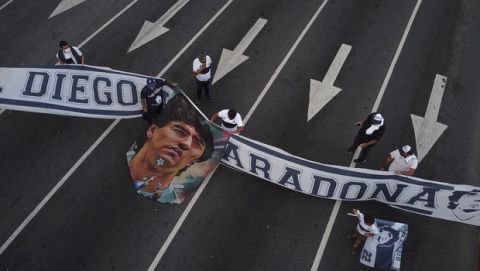 Εικόνες από τον αποχαιρετισμό του κόσμου προς τον Ντιέγκο Αρμάντο Μαραντόνα