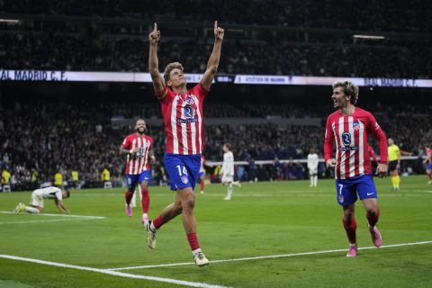 Ο Μάρκος Γιορέντε της Ατλέτικο πανηγυρίζει γκολ που σημείωσε κόντρα στη Ρεάλ για τη La Liga 2023-2024 στο "Σαντιάγο Μπερναμπέου", Μαδρίτη | Κυριακή 4 Φεβρουαρίου 2024