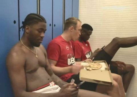 Final Four, Ολυμπιακός: Οι παίκτες έφαγαν πίτσα στα αποδυτήρια έπειτα από την πρόκριση