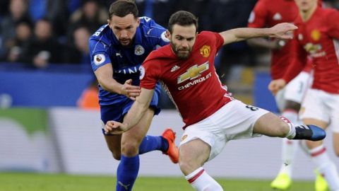 Leicester's Daniel Drinkwater, left, and Manchester United's Juan Mata battle for the ball during the English Premier League soccer match between Leicester City and Manchester United at the King Power Stadium in Leicester, England, Sunday, Feb. 5, 2017. (AP Photo/Rui Vieira)