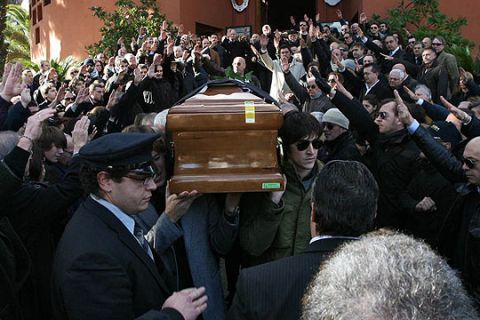 Η φωτογραφία σοκ του Ντι Κάνιο σε κηδεία φασίστα