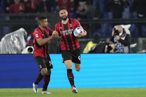 Ο Ολιβιέ Ζιρού πανηγυρίζει γκολ της Μίλαν κόντρα στην Λάτσιο σε ματς της Serie A | 24 Απριλίου 2022