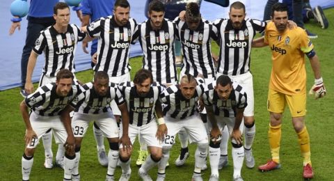 Players Juventus pose for a team picture prior to the UEFA Champions League Final football match between Juventus and FC Barcelona at the Olympic Stadium in Berlin on June 6, 2015.     AFP PHOTO / ODD ANDERSEN        (Photo credit should read ODD ANDERSEN/AFP/Getty Images)