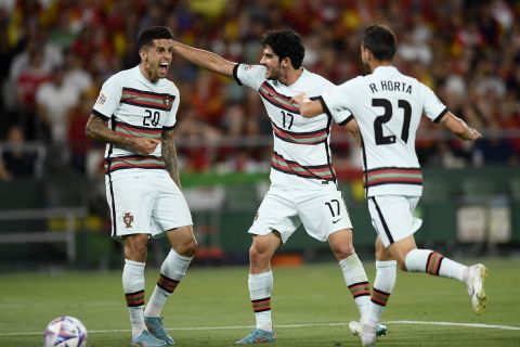 Οι παίκτες της Πορτογαλίας πανηγυρίζουν γκολ του Όρτα κόντρα στην Ισπανία για το Nations League | 2 Ιουνίου 2022