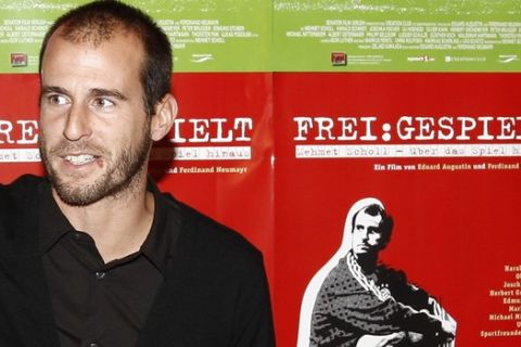 Former midfielder of German Bundesliga soccer club FC Bayern Munich, Mehmet Scholl, poses for pictures prior to the opening night of the movie "FREI:GESPIELT" (FREE:PLAYED), a documentary film about Mehmet Scholl in Munich, southern Germany on Thursday, Aug. 23, 2007. Scholl also played in the German national soccer team for several years. (AP Photo/Uwe Lein)