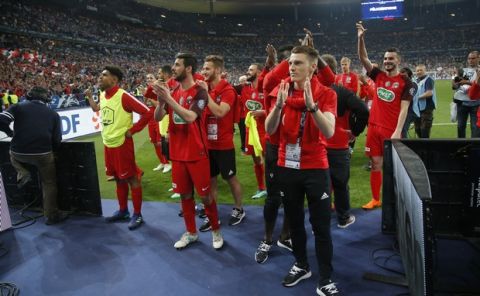 Les Herbiers' players acknowledge the applause from their supporters at the end of the French Cup soccer final against Paris Saint Germain at the Stade de France stadium in Saint-Denis, outside Paris, Tuesday, May 8, 2018. PSG defeated Les Herbiers 2-0. (AP Photo/Michel Euler)
